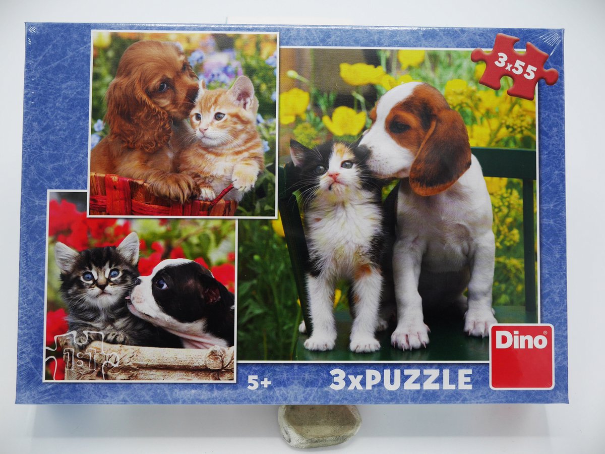 3 Puzzels van hond met kat, 3 x 55 stukjes. van Dinotoys.