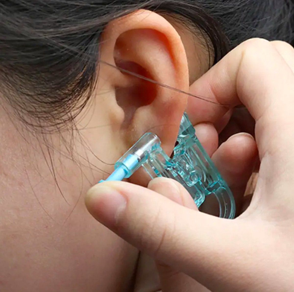 DIY 2 Kit Piercing gun + 2 Alcohol swabs - Wegwerp oorbel pistool + alcoholdoekjes - Wegwerp oorschieter - Neuspiercing pistool - Oorschieter - Oorbel prikken - Gaatjes prikken - Oorbel pistool - kit de perçage 2 pièces