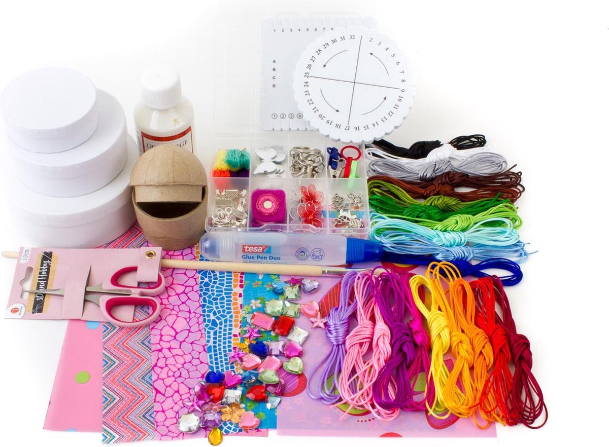Creatieve knutsel box decoupage decopatch satijnkoord kumihimo cup-cake knutselmaterialen opberg box origineel cadeau unieke materialen direct aan de slag hangertjes kwastje tule bloem jongen meisje voor sint of kerst