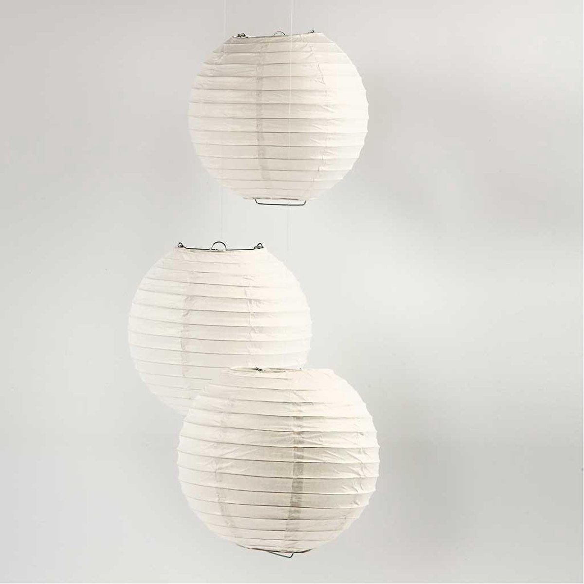 Papieren lamp. wit. Rond. d: 20 cm. 1 stuk