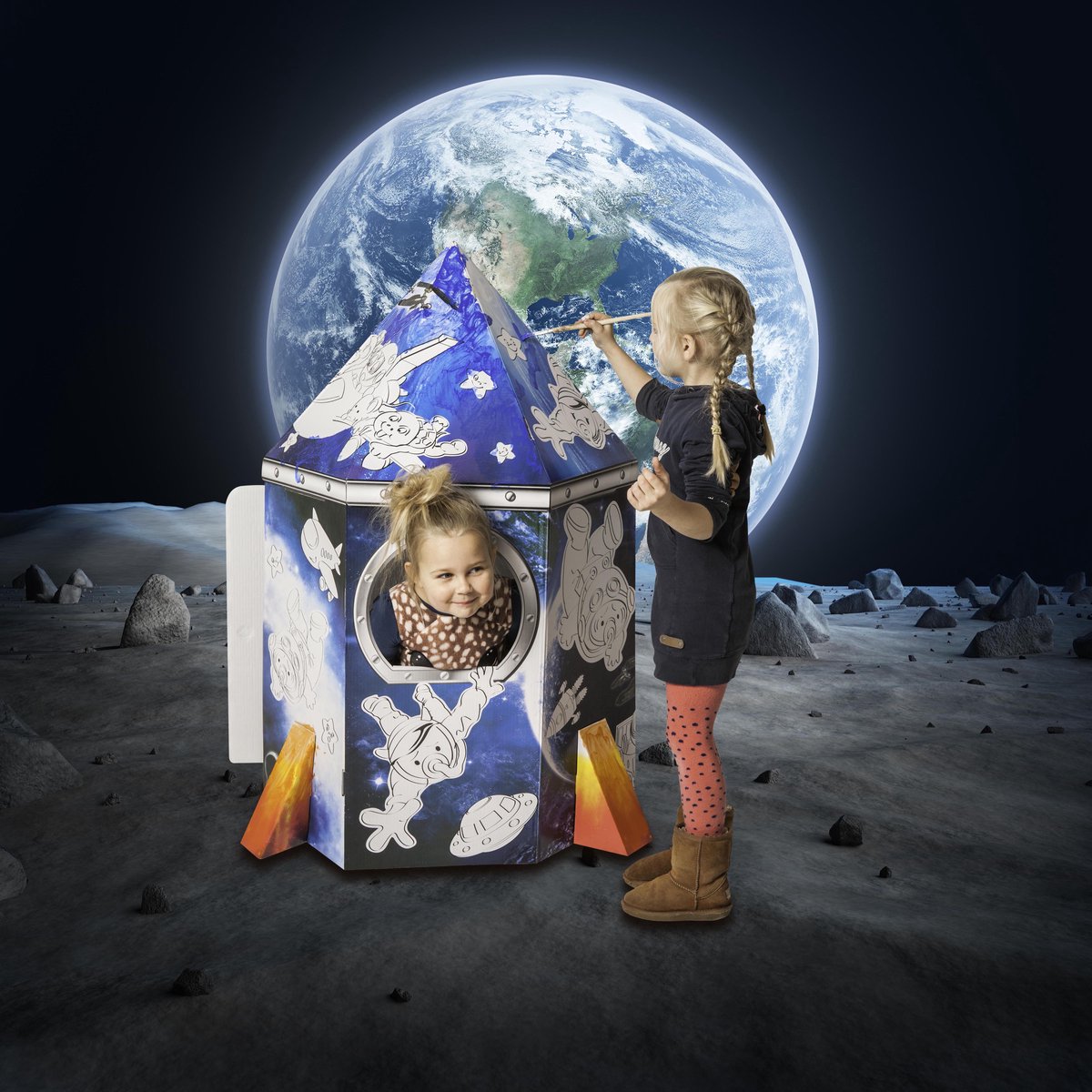 Educo bedrukt Speelhuis karton Bouwpakket Raket - 120cm hoog - Kleur je eigen speelhuis binnen in - Speeltent met raam - Incl. Handleiding - Vanaf 6 jaar