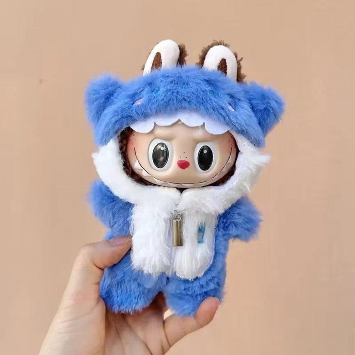 Monster Hoodie geschikt voor Labubu – Blauwe Onesie voor Poppen – Cute & Creepy Outfit Accessoire (Pop Niet Inbegrepen)