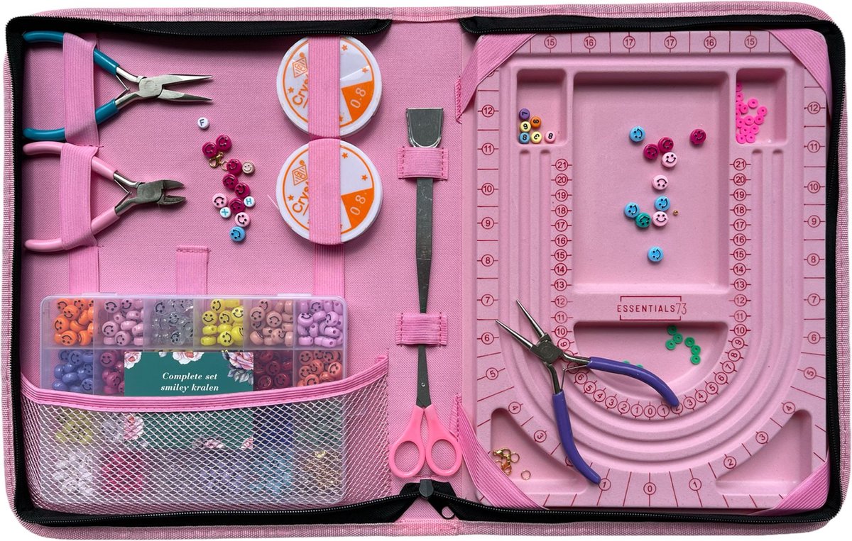 ESSENTIALS73 XL Meest Complete Kralenpakket - Luxe Etui Roze - Incl. Kralenbord + Tangenset + Pincet + Kralenset XL 390 Stuks - Hobbypakket - Sieraden maken - DIY - Starterset - Starterskit - Sieradenpakket - Rijgbord - Starterspakket - Kralen