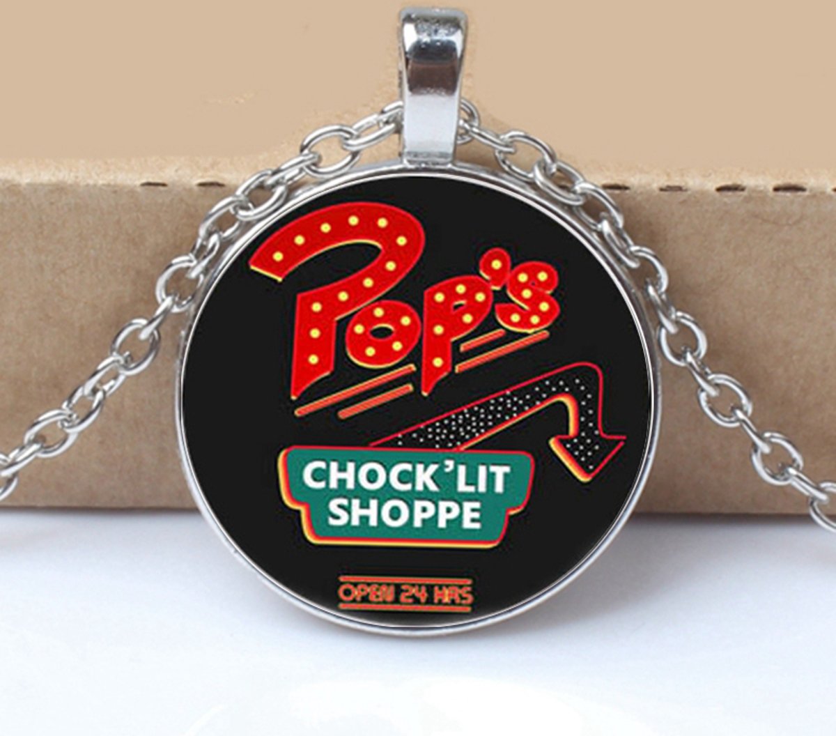 Riverdale Ketting, Hanger, Pop’s Chock’Lit Shoppe,  Archie, Jughead Jones, Betty, Veronica, Cheryl Blossom, Bughead, 50cm