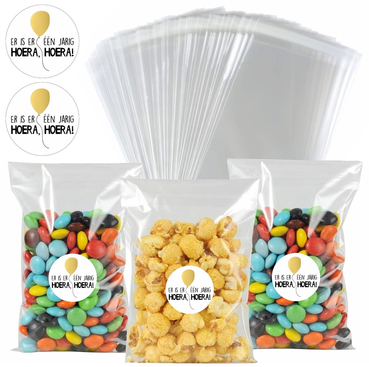 50x Uitdeelzakjes 10x15 cm + 60 Stickers Er Is Er Een Jarig Hoera, Hoera! - Zakjes Met Plakstrip - Zelfklevende Zakjes - Uitdeelzakjes - Traktaties - Transparant - 10x15cm - 50 Stuks