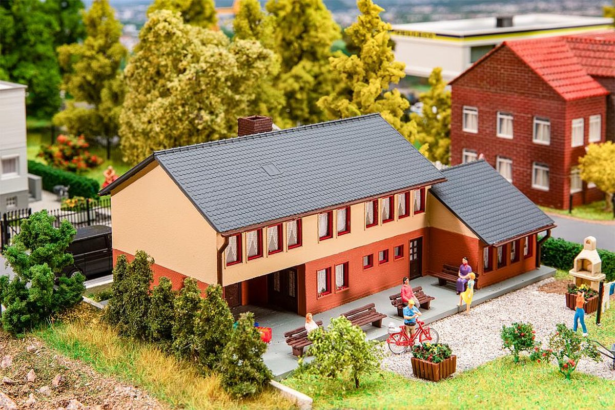 Faller - 1/87 GEMEENSCHAPSCENTRUM (4/24) * - modelbouwsets, hobbybouwspeelgoed voor kinderen, modelverf en accessoires