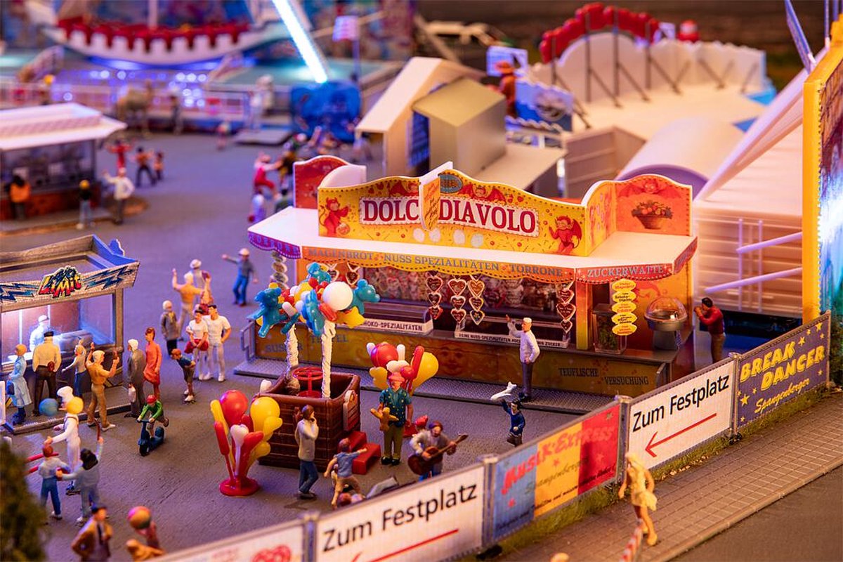 Faller - 1/87 SNOEPKRAAM EN BALLONARTIEST - modelbouwsets, hobbybouwspeelgoed voor kinderen, modelverf en accessoires