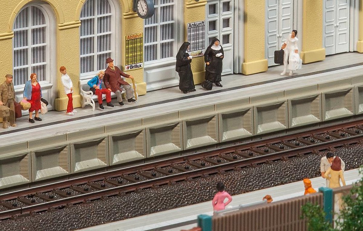 Faller - Modern perron voor C-spoor