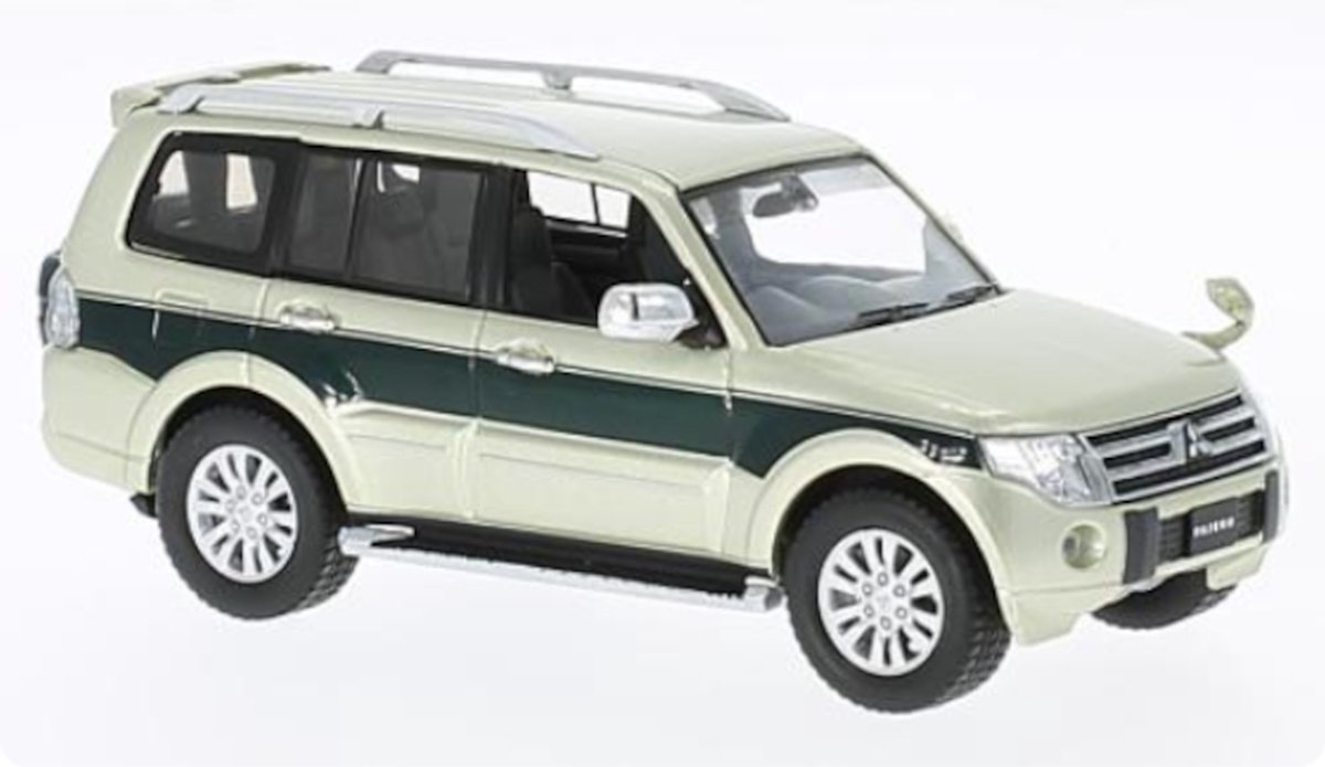 Mitsubishi Pajero 4WD 2010 Licht Groen - Model 1/43 - First:43