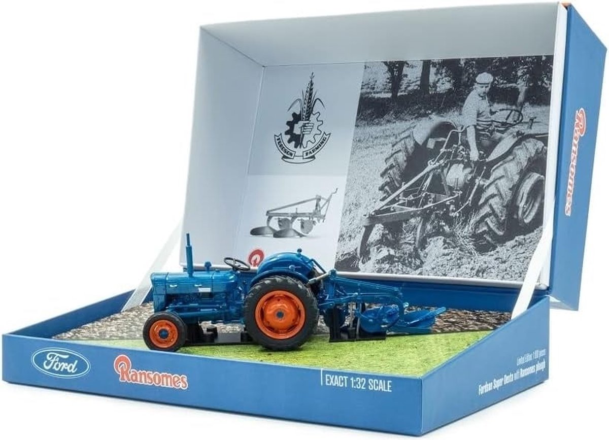 Fordson Super Dexta + Ransomes Plough - 1:32 - Universal Hobbies