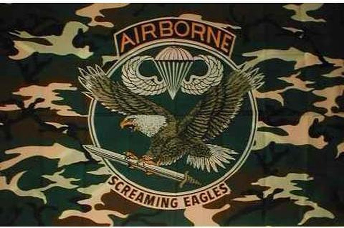 vlag Airborne Screaming Eagles camo