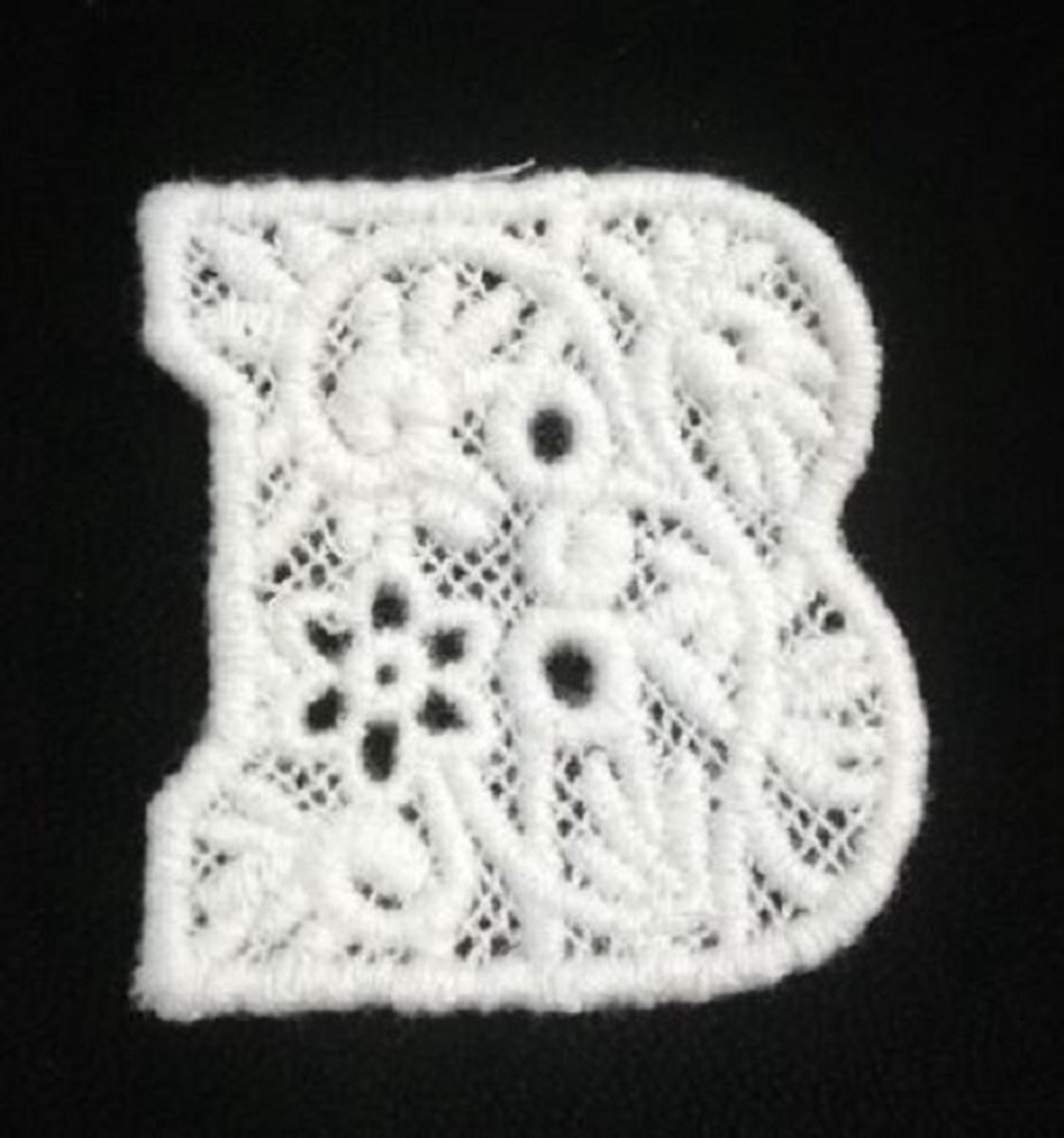 Kanten Applicatie Alfabet - 4,5 CM hoog - Wit Kant - Letter B