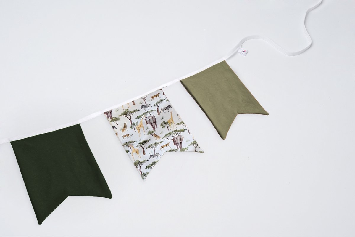 FraaiGaaf - Vlaggenlijn van stof - 2 meter - Jungle / Wilde dieren / Safari / Groen vlaggetjes slinger - slinger jongen - verjaardag slinger - babykamer vlaggenlijn - stoffen slinger met vlaggetjes - kinderkamer decoratie - handgemaakt en duurzaam