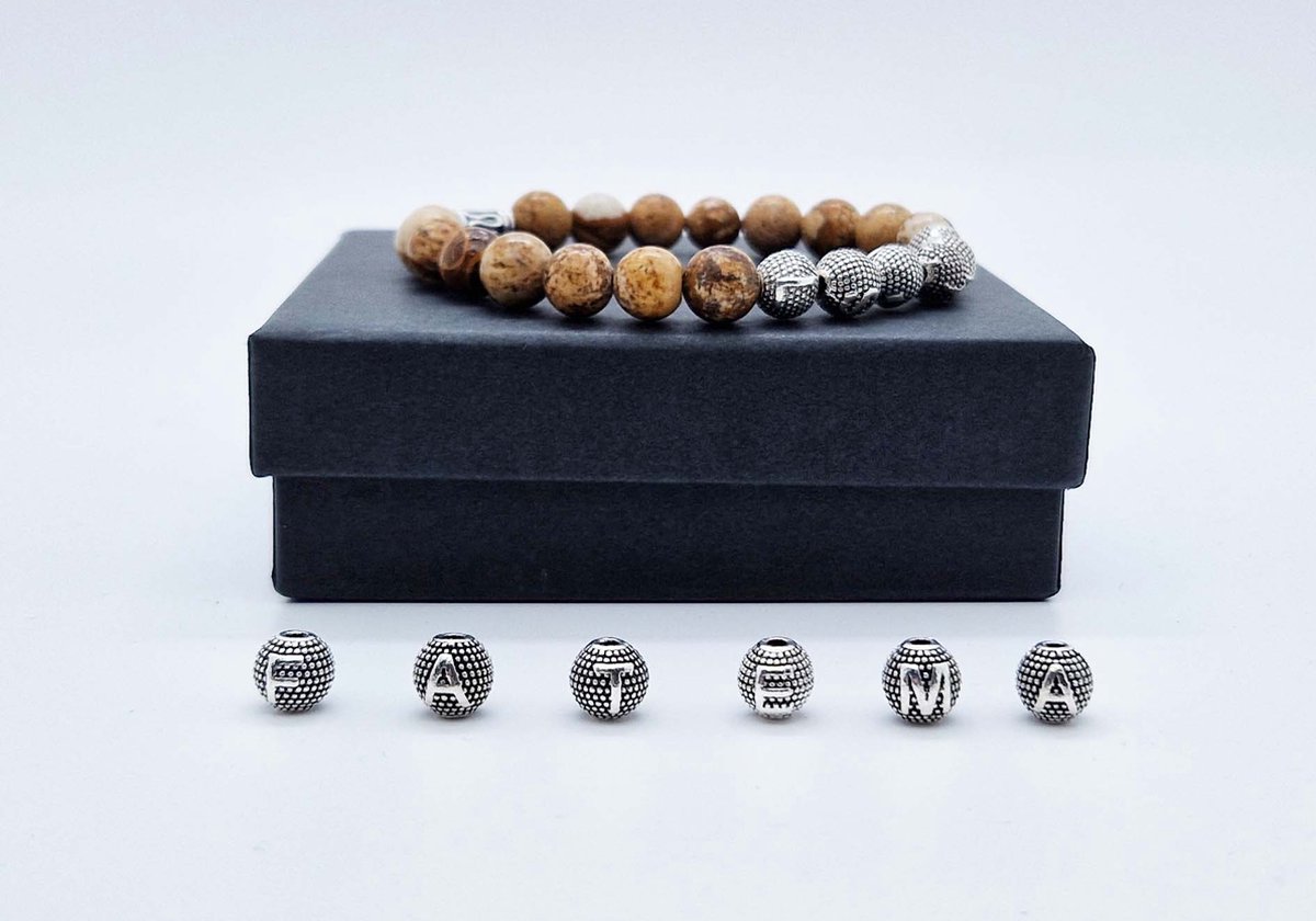 Handgemaakte Natuurstenen armband met metaal naam 