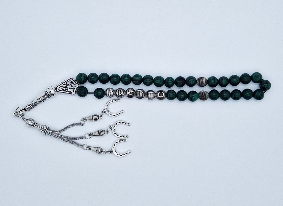 Handgemaakte naam tasbih 33 Kralen Natuursteen “Malachiet” - met metaal tassel “Hoefijzer