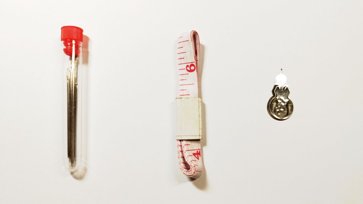 16 stuks naainaalden in een set + 1 stuk 150 cm Meetlint met dubbele maat + 1 stuk Draaddoorhaler