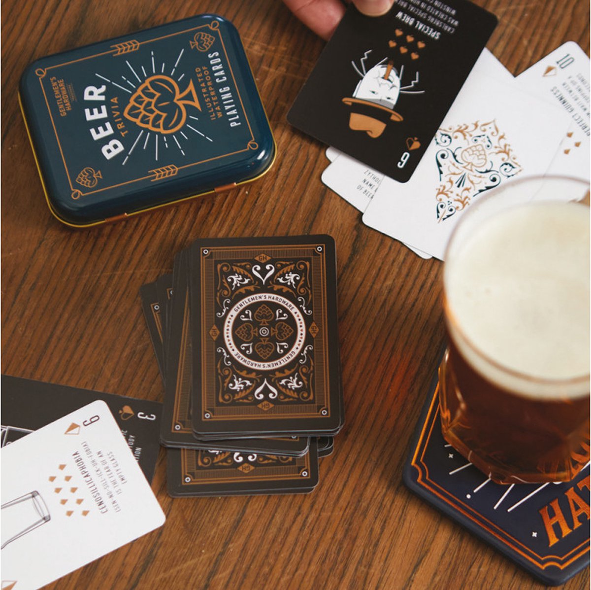 Gentlemen’s Hardware Kaartspel – Beer Trivia Playing Cards – Waterbestendige Speelkaarten