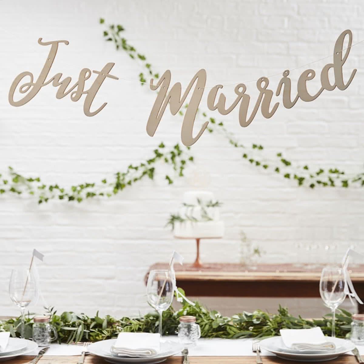 Letterslinger Just Married Hout