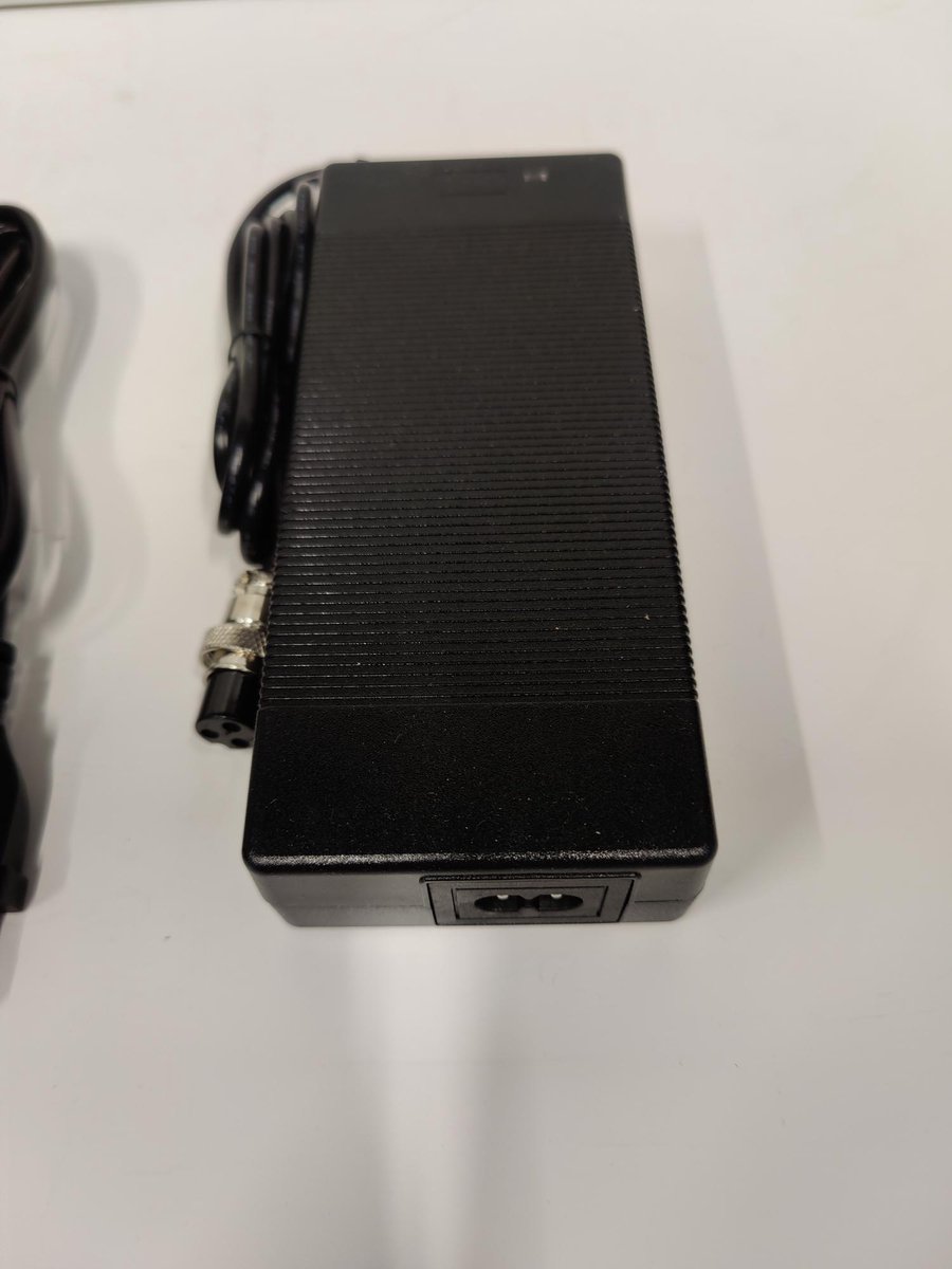 52V oplader voor een elekrische step Zero10X, Z10X, Z8X, Vsett9, Z9, Dualtron, Kaboo,  Kugoo Kirin,  1.7A output