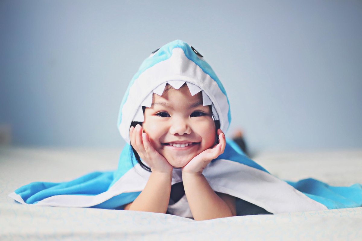 Great Pretenders Baby Shark Cape / 12-24 months