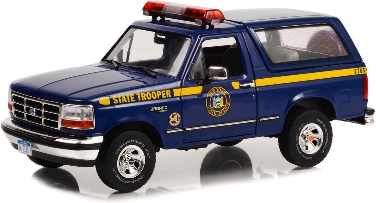 Het 1:18 Diecast-model van de Ford Bronco New York State Police Department van 1996 in Blue. De fabrikant van het schaalmodel is Greenlight.Dit model is alleen online beschikbaar