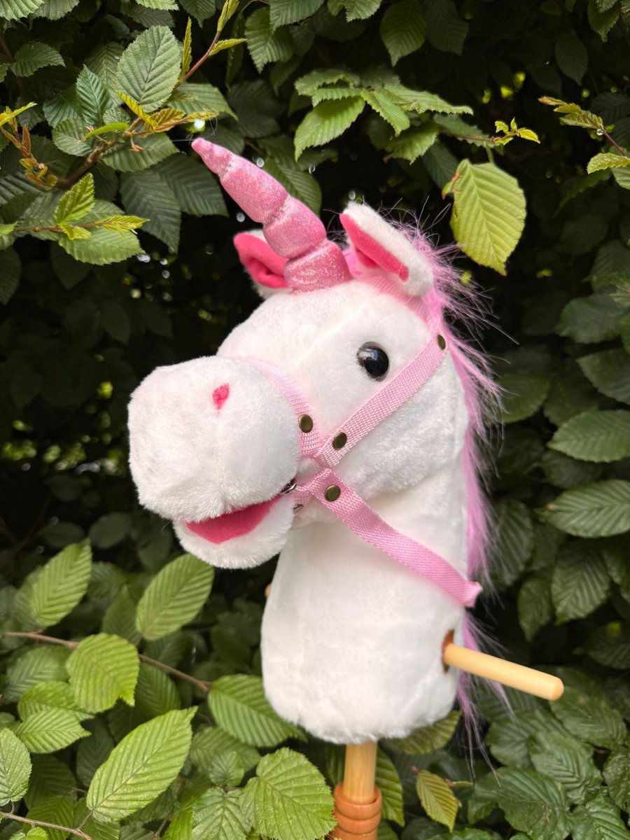 Stokpaardje met geluid - Lotta- wit