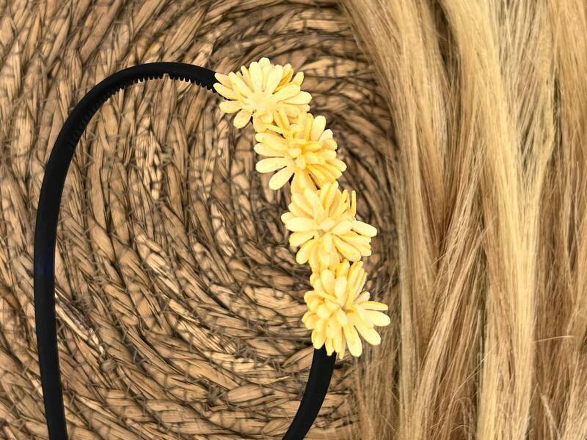 Diadeem leather flower - leren bloemetjes - zwart kleur diadeem - zachtgeel