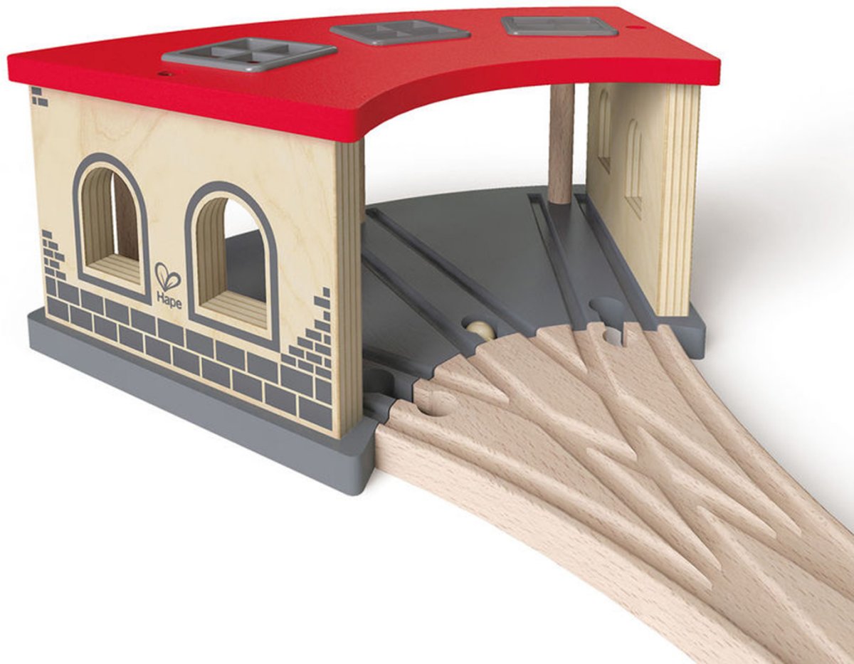   Houten trein locomotief loods