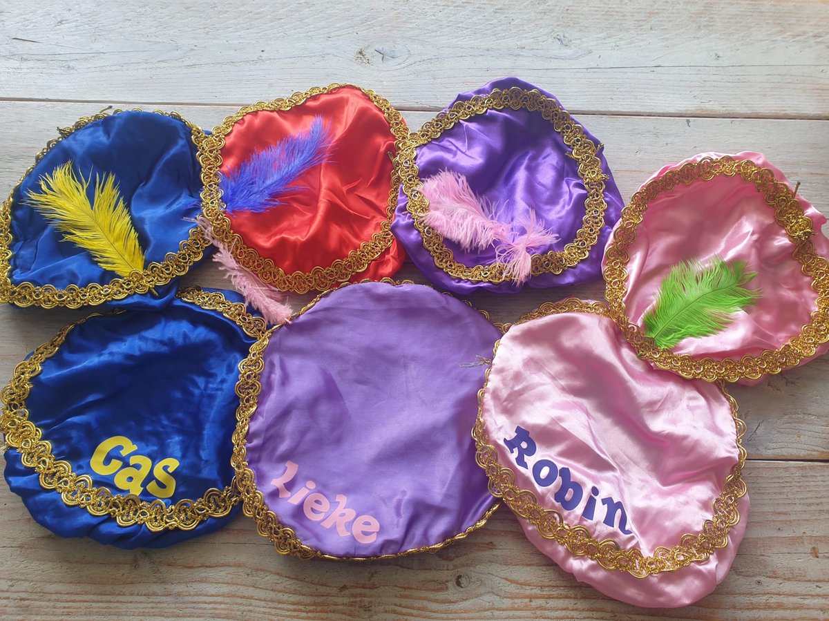 Pietenmuts met naam - gepersonaliseerd – ROOD - Sinterklaas – feestelijk – kinderen – unieke touch – traditie – kleurrijk – cadeau – blijvende herinnering