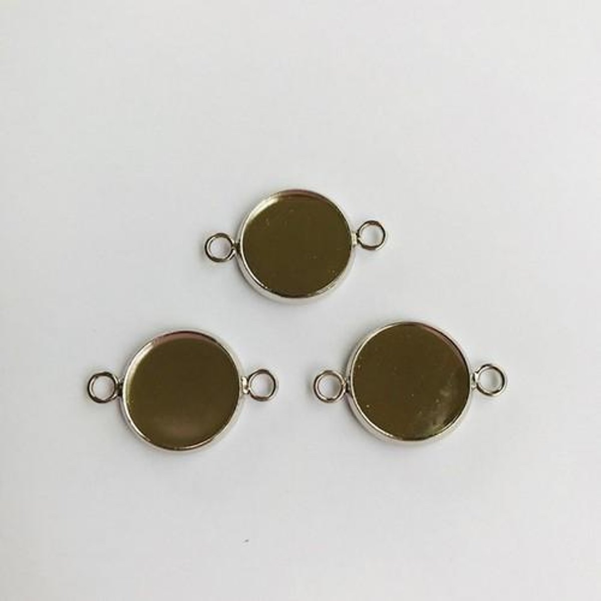 12332-3216 Hanger met 2 ogen rond 14mm zetting (voor epoxy) 3 st (platinum)