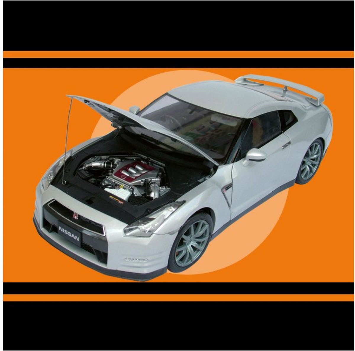 IXO Collections Modelbouwpakket Auto - 009 Nissan GT-R 2011 Auto - Zilver Metalen - 1:8 -
