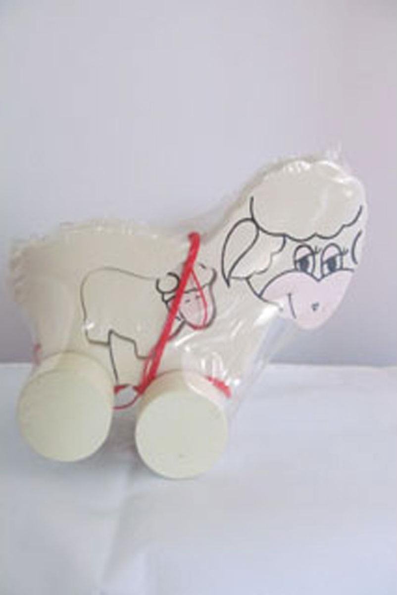 Houten trekbeest klein met jong - schaap