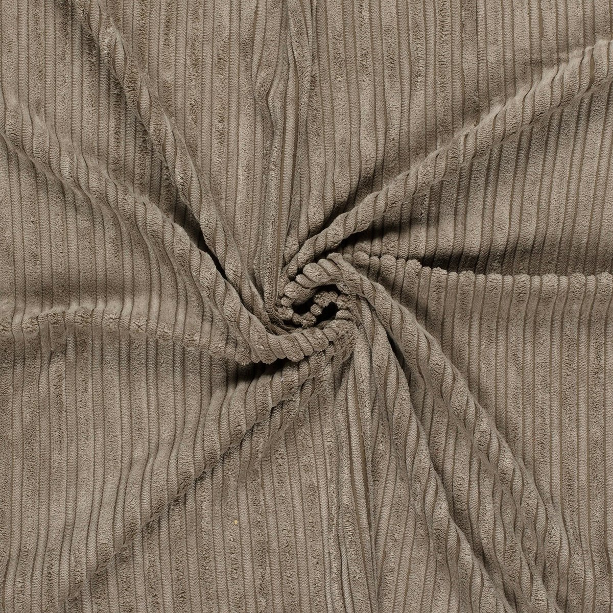 Naaistof Corduroy 4.5W (Ribfluweel) - 85% Polyester en 15% Polyamide - Taupe Grijs - 100cm lang bij 150cm breed - 1 meter