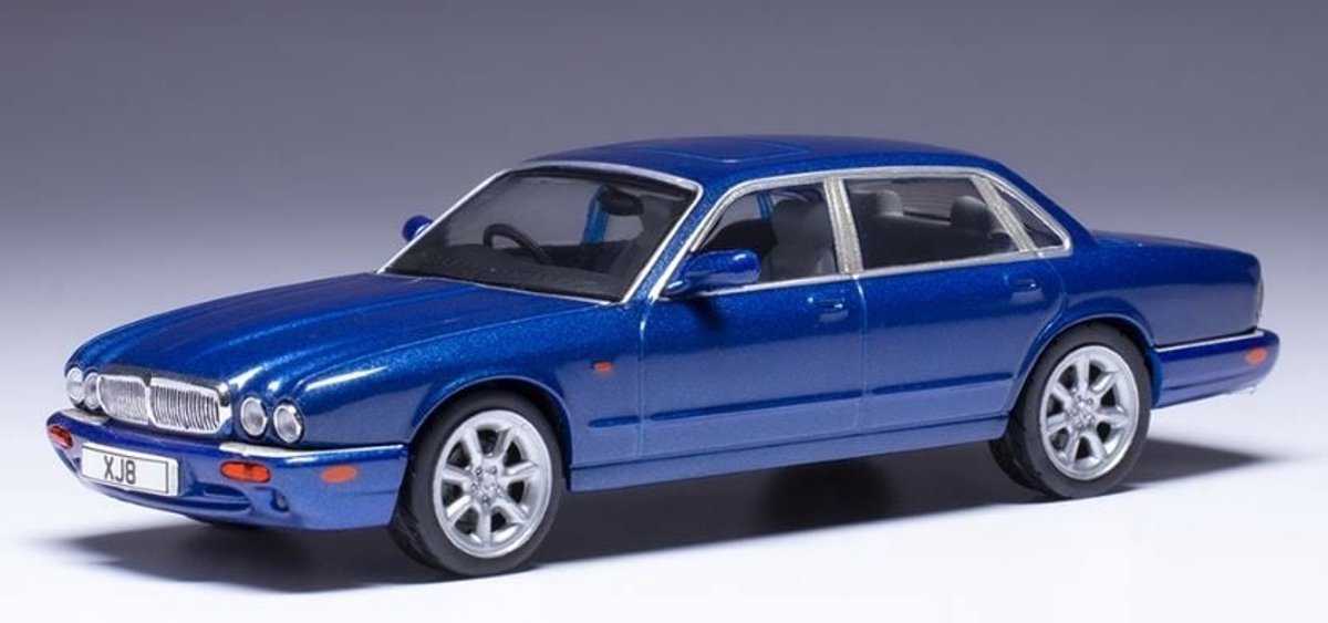 Jaguar XJ8 (X308) 1998 - 1:43 - IXO Models