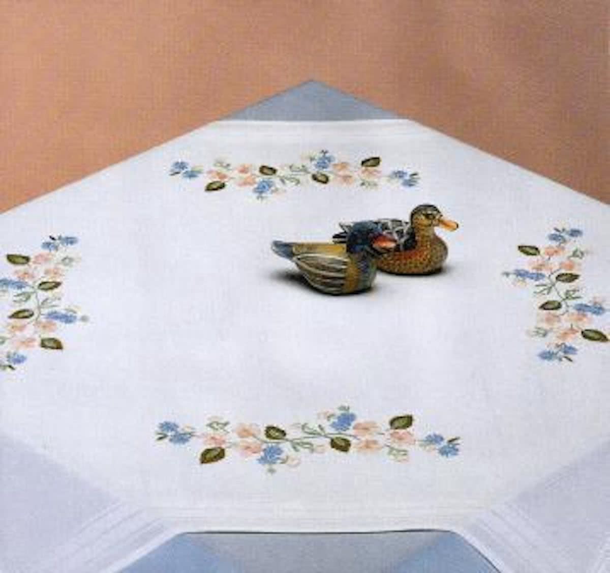 steelsteekdekservet 87094 anemonen/chrysanten met bladeren, wit