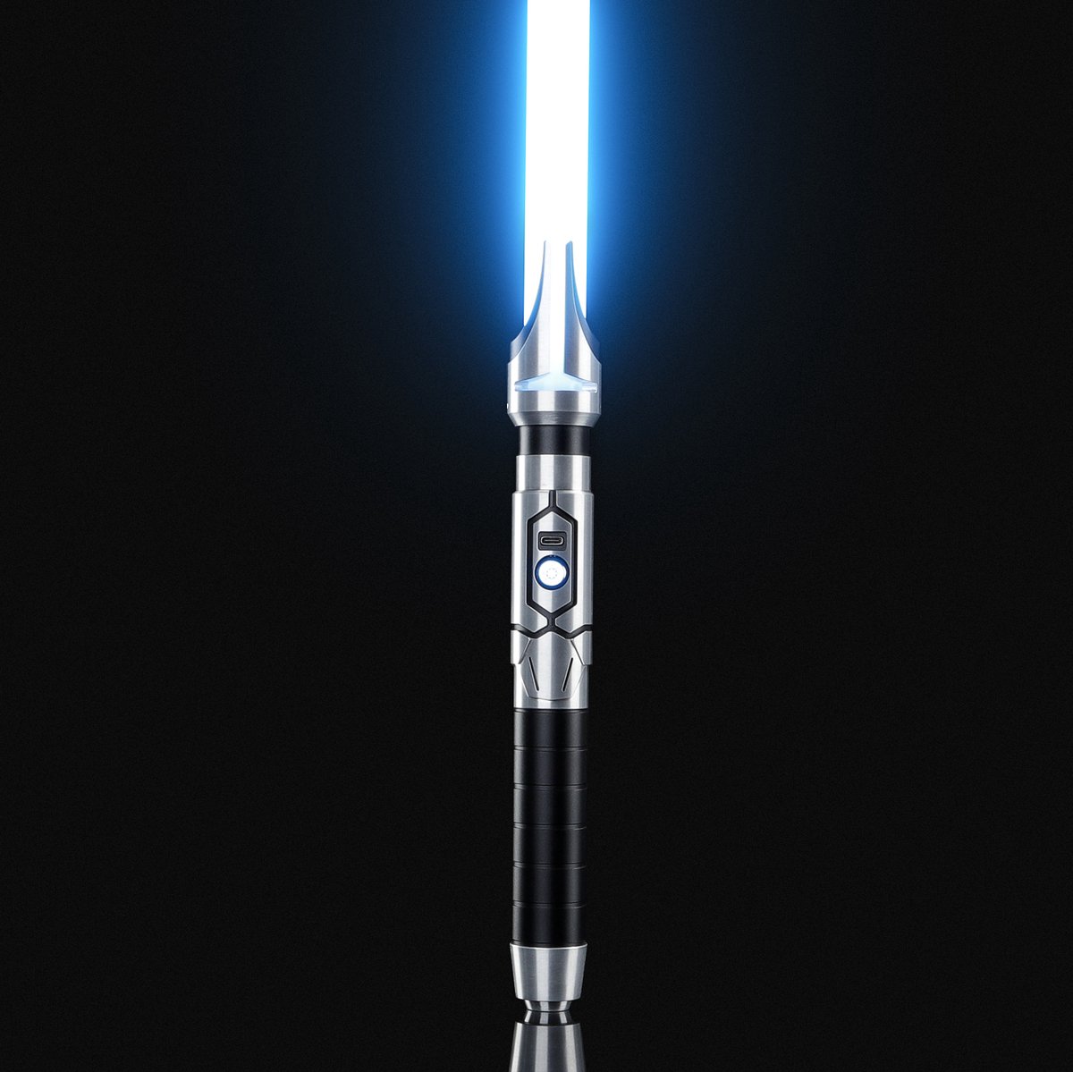 Premium Lightsaber “Torro” – KenJo Sabers – Bluetooth Bediening – Super Smooth Swing – 12 Watt RGB met Alle Kleuren – 16 Professionele Geluidstypes – -Vele Functies - Metalen Handvat – Mandalorian Geïnspireerd Design