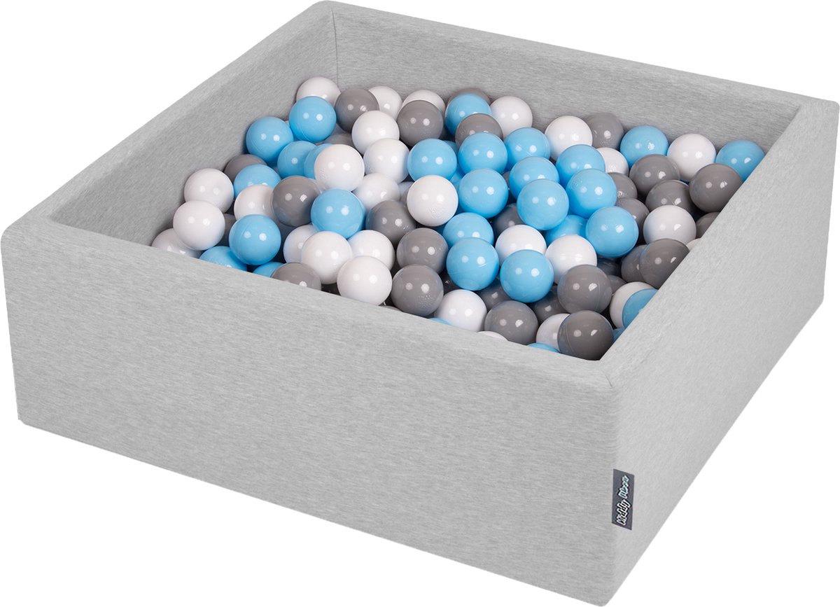 KiddyMoon Ballenbak vierkant voor kinderen 90x30cm - 200 kleurrijke ballen ∅7cm - Speelgoed baby schuim - Ballenbad baby foam - Kunststof ballen - Ballenbak ballen - Voor sensorische - Lichtgrijs: Grijs Wit Babyblauw