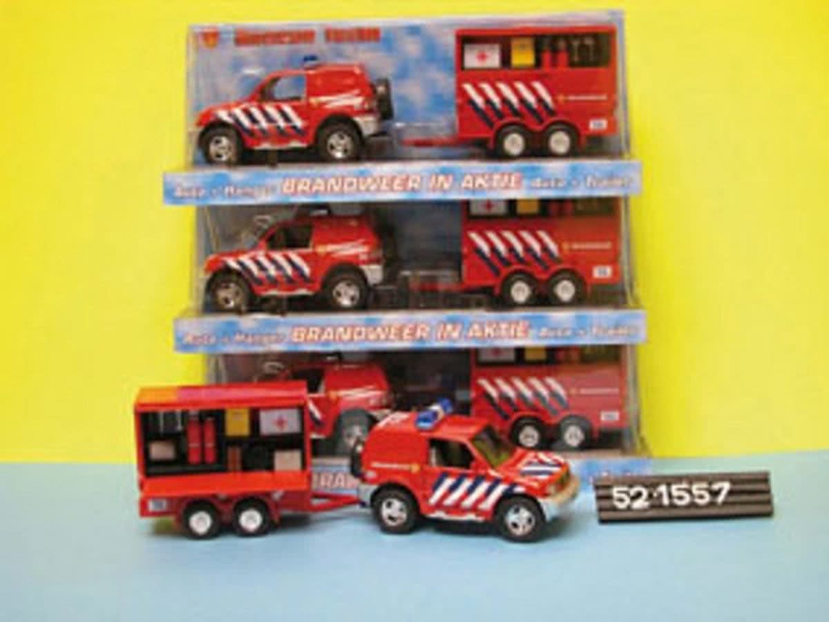 Brandweerauto met aanhanger