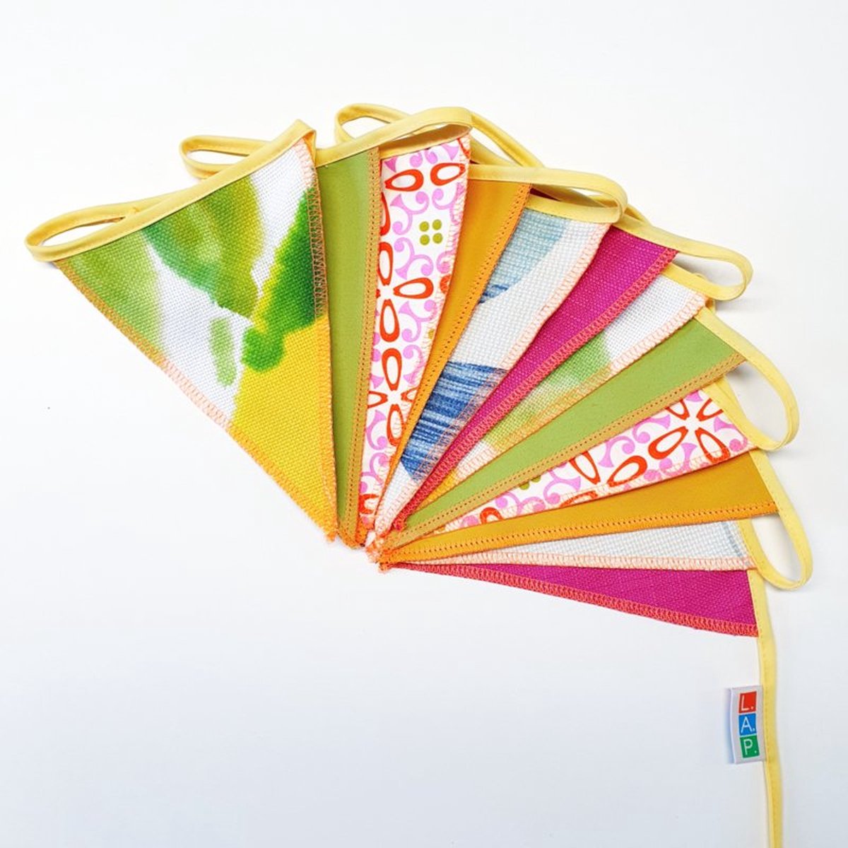 L.A.P. Atelier Vlaggenlijn Lentekriebels - handgemaakte vlaggenlijn van duurzame stof - geel, groen, roze - 300 cm