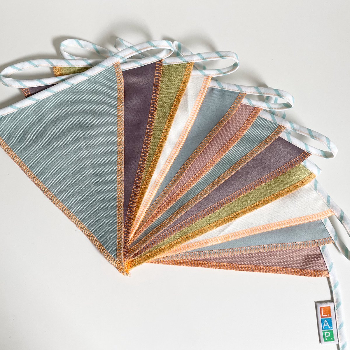 Vlaggenlijn Pastel - 300 cm - stof - duurzaam - handgemaakt - roze, blauw, groen, paars, wit