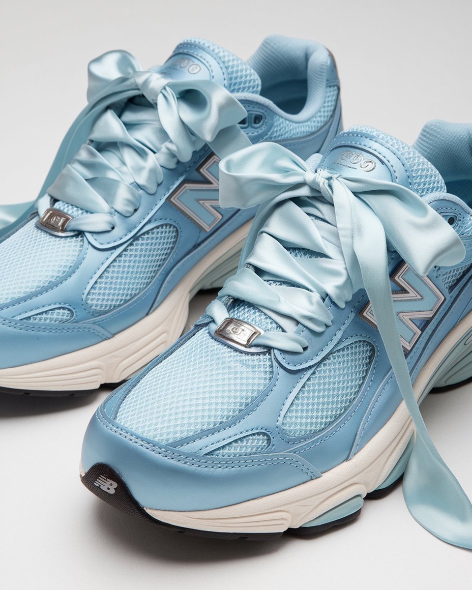 Schoenveters plat satijn luxe - baby blauw breed - 120cm met zilveren stiften veters voor wandelschoenen, werkschoenen en meer