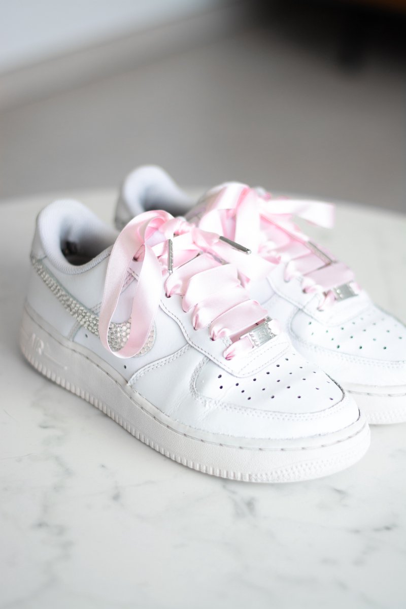 Schoenveters plat satijn luxe - licht roze breed - 120cm met zilveren stiften veters voor wandelschoenen, werkschoenen en meer