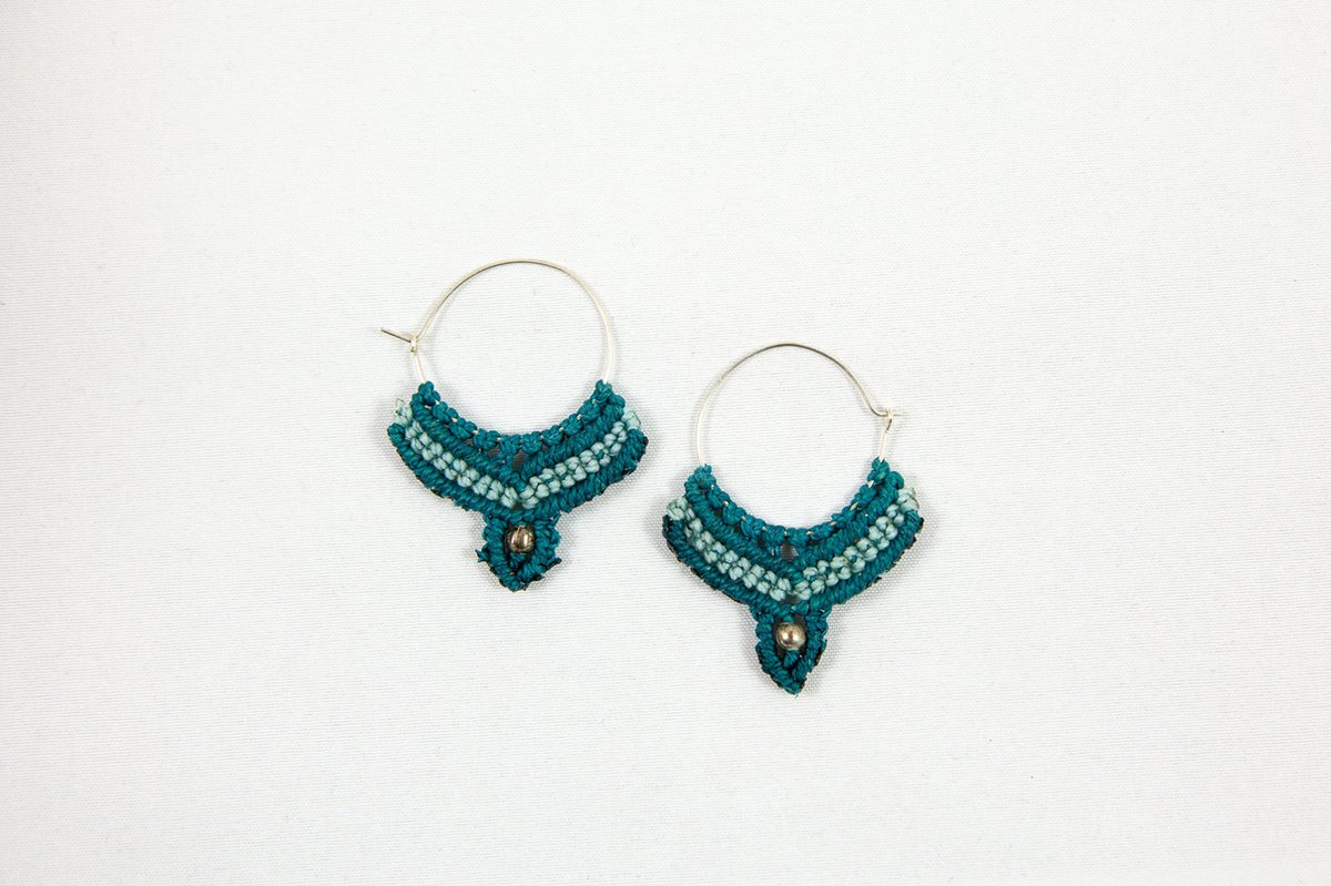 Macramé Oorringen - Petrol Blauw / Licht Blauw - Handgemaakt van Duurzaam Waxed Polyester - Model 17