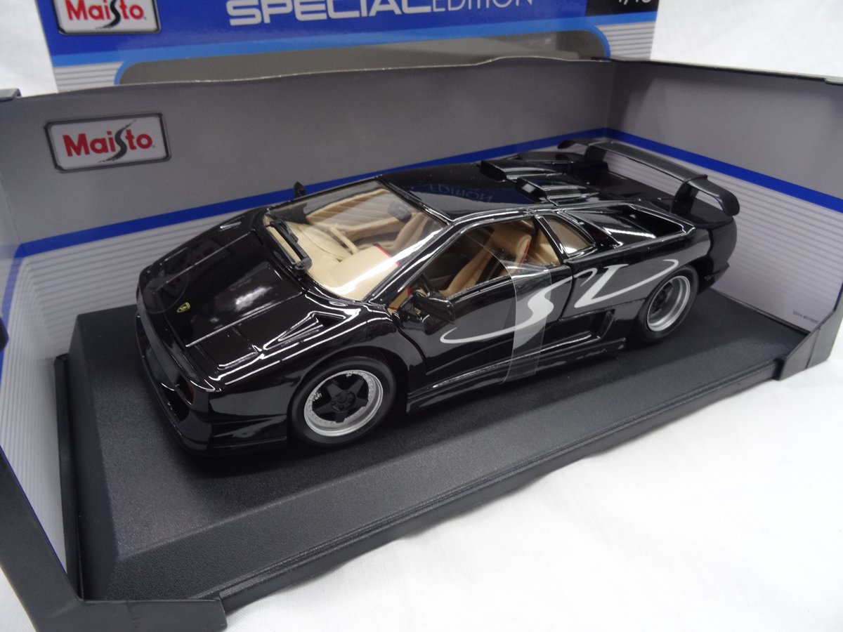 Lamborghini Diablo SV Zwart 1-18 Maisto