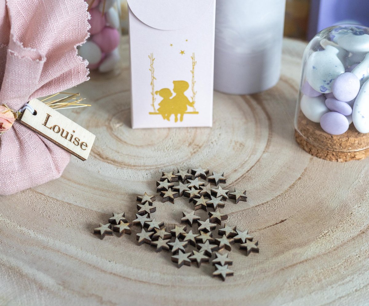 Houten confetti sterren - 1 cm - 200 stuks - Decoratie - Huwelijk - Valentijn - Doopsuiker - Communie - Lentefeest - Feest decoratie - Liefdesgeschenk - Sterren - Tafeldecoratie