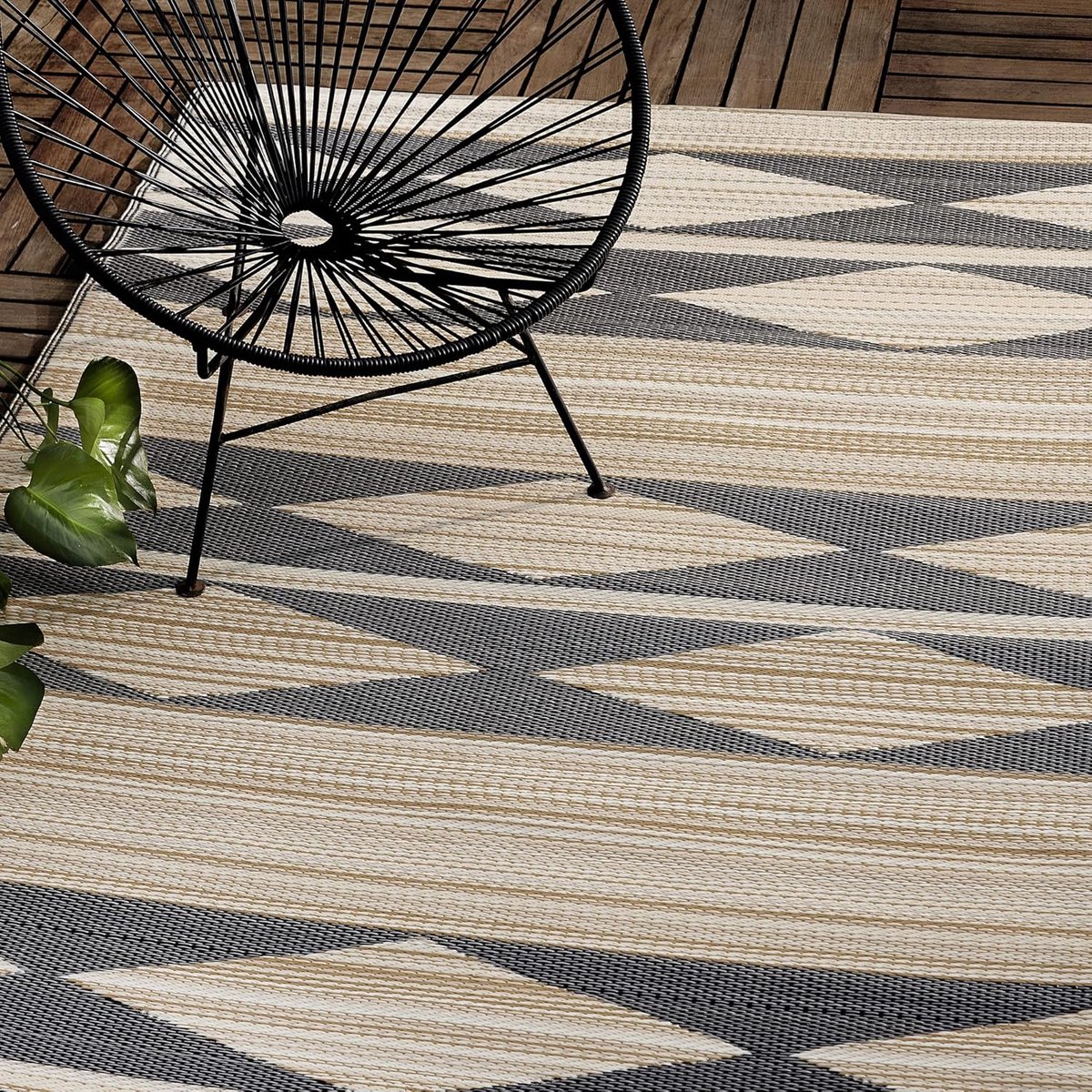 LifeStages® Buitentapijt - weerbestendig, kleurvast, omkeerbaar - gerecycled premium plastic - geometrische tribal - terras, balkon, tuin, hal - plastic tapijt Cairo naturel & zwart, 120x180 cm