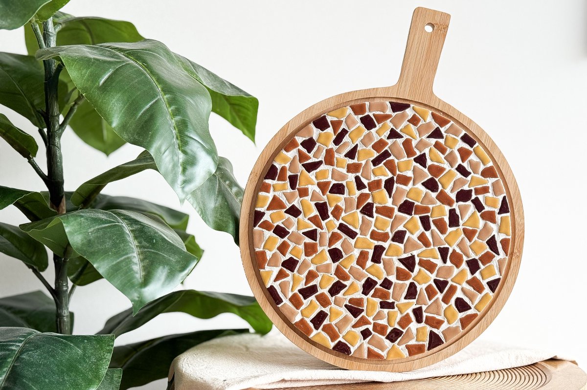 Little Creations DIY pakket - Mozaïek ronde borrelplank beige/zand - Hobbypakket volwassenen - Knutselpakket voor volwassenen - mozaiek pakket