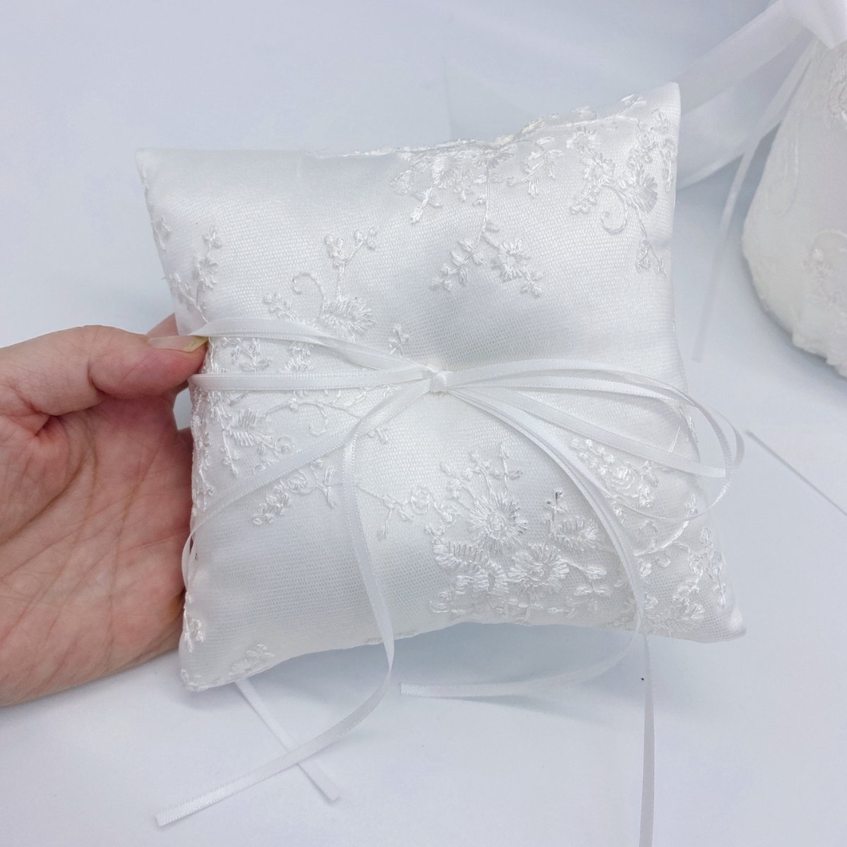 Livano Ringkussen - Ringdoosje - Huwelijk - Bruiloft - Trouwringkussen - Kussentjes - Wit