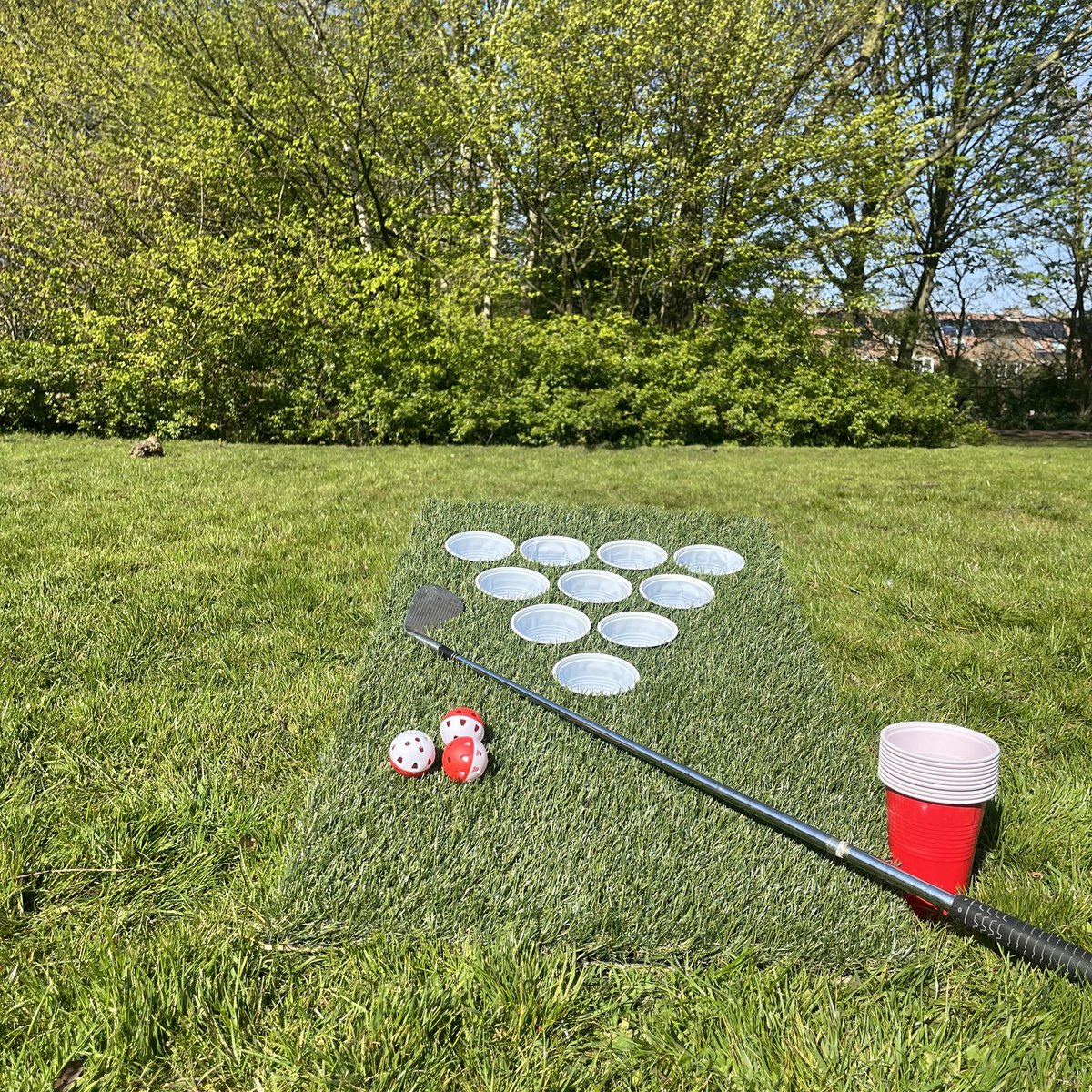Beerpong Golf 1 bord– spel voor buiten & binnen – Partyspel - Tuinspel - Beerpong - Beer pong Golf - beer pong