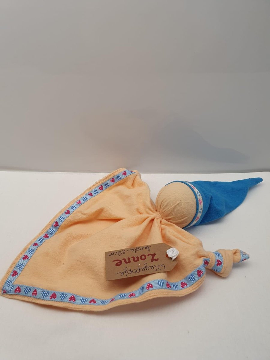Antroposofische pop - Wiege popje - Waldorf pop - Handgemaakt - 100% wol - Stoffen pop